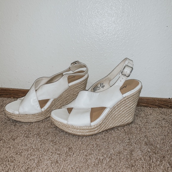 Wedges/ heels - Picture 2 of 2